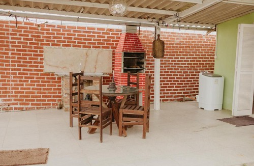 Querencia House | Casa com Churrasqueira, Quintal, Ar Cond e Garagem