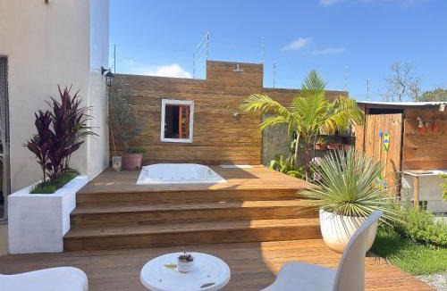 Rio Vermelho Sul House | Casa com Jacuzzi Aquecida e Trilha p/Praia - SCR33