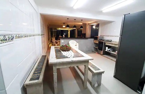 Praia Rasa Ski Chalet | Casa com piscina e churrasqueira em Búzios/RJ