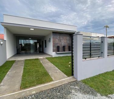 Praia do Ervino House | Casa com piscina praia do ervino