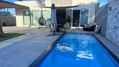 Sao Lourenco do Sul House | Casa com piscina aquecida e hidro , 4 suítes ,1 quadra da praia ,pátio amplo