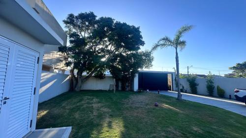 Sao Lourenco do Sul House | Casa com piscina aquecida e hidro , 4 suítes ,1 quadra da praia ,pátio amplo