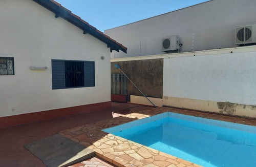 Nasser House | Casa com Piscina, 3 Qtos, Cabe 10 Pessoas. Próximo ao Shopping Campo Grande