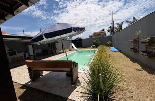 Barra do Itapocu House | Casa com piscina 500 metros da praia e Ponte Pensil