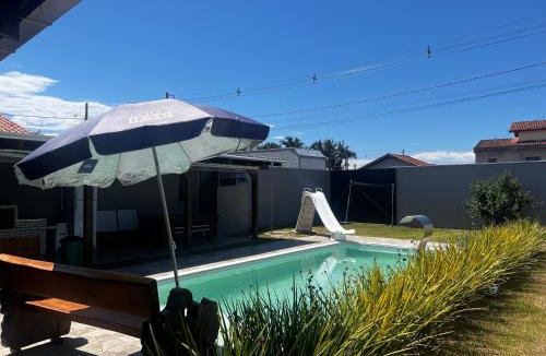 Barra do Itapocu House | Casa com piscina 500 metros da praia e Ponte Pensil