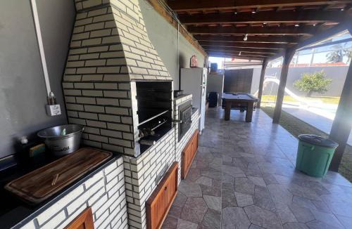 Barra do Itapocu House | Casa com piscina 500 metros da praia e Ponte Pensil