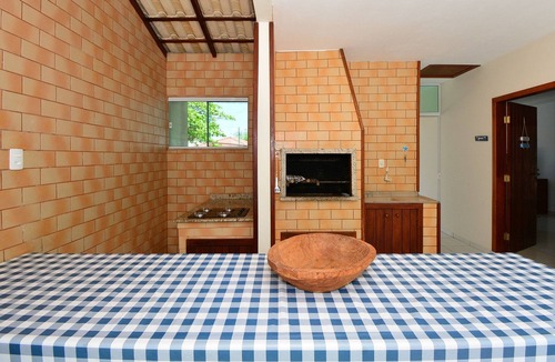 Pinheira Apartment | Casa com piscina a 250m da Praia PLH006