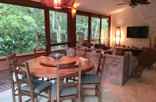 Prumirim House | Casa com piscina a poucos minutos da praia