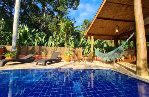 Prumirim House | Casa com piscina a poucos minutos da praia