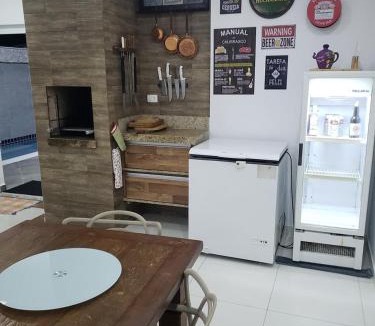 Caraguatatuba House | Casa com piscina e churrasqueira em Massaguaçu SP