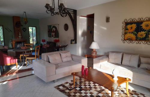 Guapimirim House | Casa com piscina, espaço gourmet e salão de jogos.