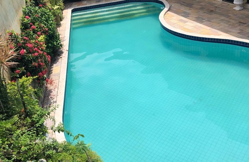 Santa Terezinha House | Casa com Piscina Gigante à 200mts da Praia