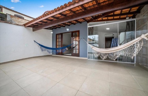 Vila Clais House | Casa com piscina na Enseada a 50 metros da Praia