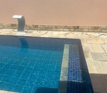Rio das Ostras House | Casa com piscina perto da costa azul e lagoa do Iriri