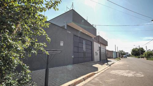Pirassununga House | Casa com Piscina, Wi-Fi e Garagem