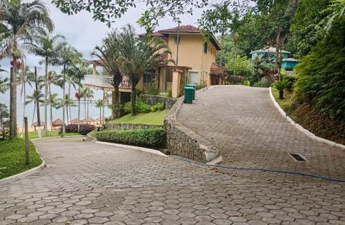 Mambucaba House | Casa com praia particular com vista incrível em Angra dos Reis