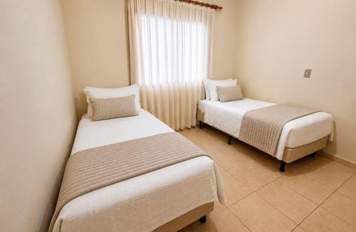 Ourinhos House | Casa com varanda, muito espaço, com vaga e ar