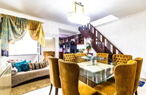 Sacramenta House | CASA CONFORTÁVEL, 5 SUITES e 1 QUARTO