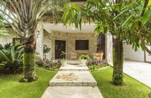 Horto House | Casa confortável e ampla com piscina e bilhar!