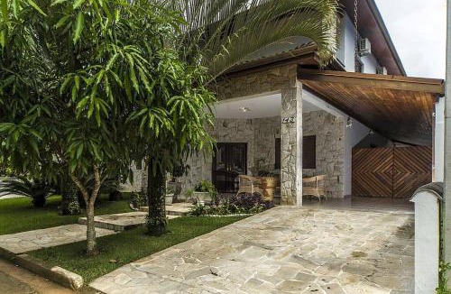 Horto House | Casa confortável e ampla com piscina e bilhar!