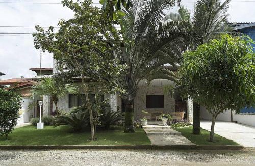 Horto House | Casa confortável e ampla com piscina e bilhar!