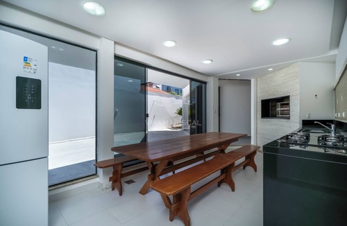 Canto Grande House | Casa Cristal, 6 suites, sleeps 22, with heated pool, 100m from the sea.