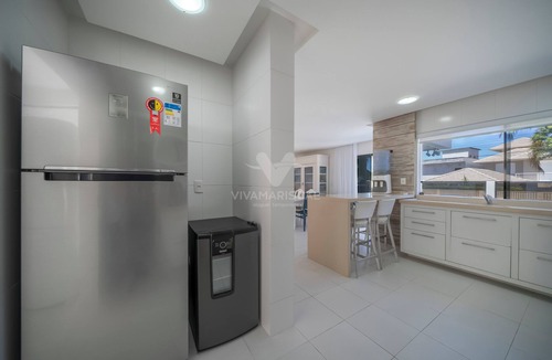 Canto Grande House | Casa Cristal, 6 suites, sleeps 22, with heated pool, 100m from the sea.