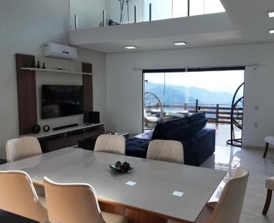 Marmelopolis House | Casa de Alto Padrão com Vista para o Vale e Hidromassagem