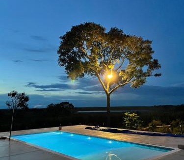 Japaraiba House | Casa de campo exclusiva com piscina, fire pit e vista para lagoa