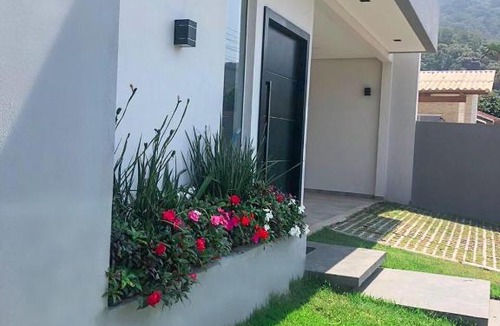 Zimbros House | Casa de Férias com Piscina em Bombinhas