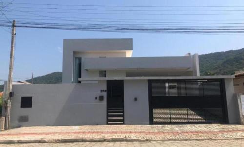 Zimbros House | Casa de Férias com Piscina em Bombinhas