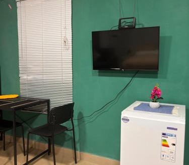 Fernando De La Mora House | Casa de huéspedes privada con Wifi gratis cerca de IPS Ingavi, UNA y Biggie
