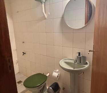 Fernando De La Mora House | Casa de huéspedes privada con Wifi gratis cerca de IPS Ingavi, UNA y Biggie