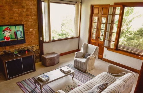Ilhabela House | Casa de Praia em Condomínio Fechado com Churrasqueira e Piscina à Beira mar