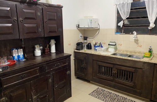 Rio das Ostras House | Casa de Seis Suítes, um Quarto e Duas Salas. Paraíso na Beira do mar