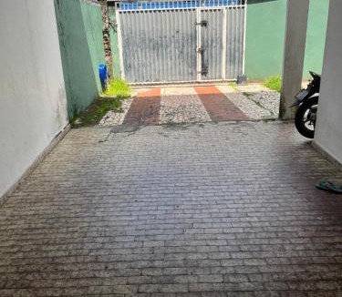 Sacramenta House | Casa dois andares com varanda