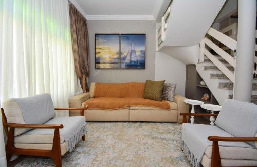 Governador Celso Ramos House | Casa Elegante a 100 m do Mar - Villa dos Açores