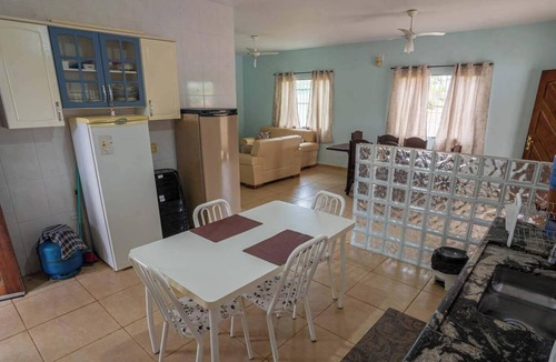 Iguape House | Casa em Barra do Ribeira com Acesso à Praia