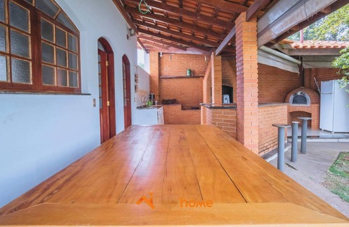 Aguas de Santa Barbara House | Casa em Santa Bárbara com piscina e forno a lenha