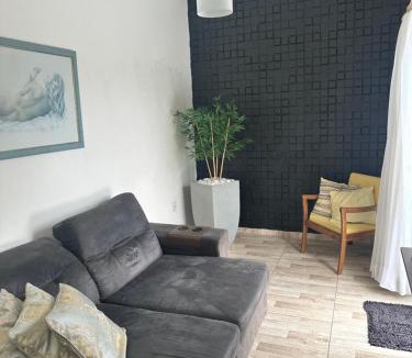 Canasvieiras House | Casa em Florianópolis no bairro de Canasvieiras com sacada e churrasqueira!