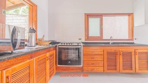 Horto House | Casa em Ubatuba com churrasqueira e varanda ampla