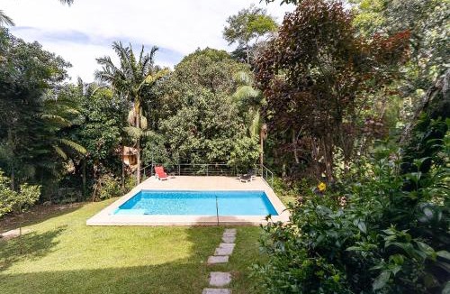 Carapicuiba House | Casa espaçosa com piscina ampla e churrasqueira perto de São Paulo