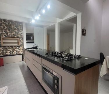 Itacorubi House | Casa espaçosa no coração de Floripa