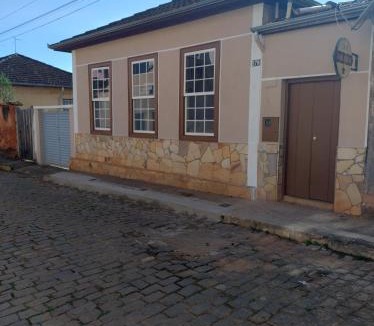 Aiuruoca House | Casa estilo colonial, no Centro de Aiuruoca-MG.
