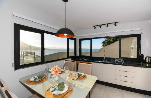 Palhoca House | Casa Exclusiva com Piscina e Vista Mar - PLH009