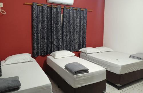 Aragarcas House | Casa grande, ar em todos os quartos, cabe 3 carros
