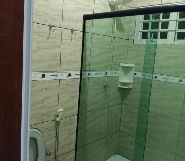 Aragarcas House | Casa grande, ar em todos os quartos, cabe 3 carros