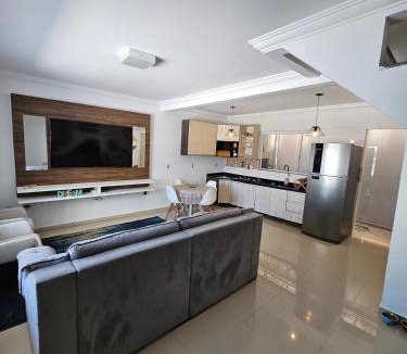 Tabuleiro House | Casa Grande com Churrasqueira e Vaga para 2 carros