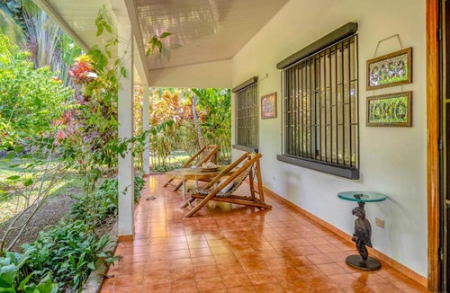 Barrio Ricos y Famosos House | Casa Iorio