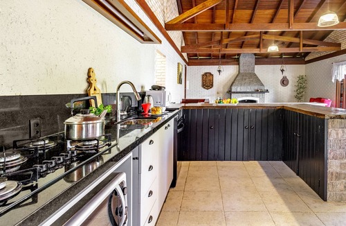 Aguas Mornas House | Casa Merlot with Fireplace, Court and Lake View